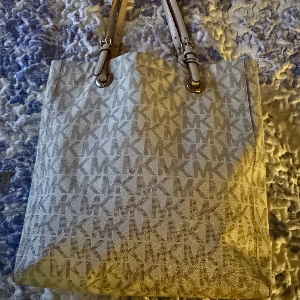 Michael Kors Tan Monogram jet set travel Tote Bag great condition